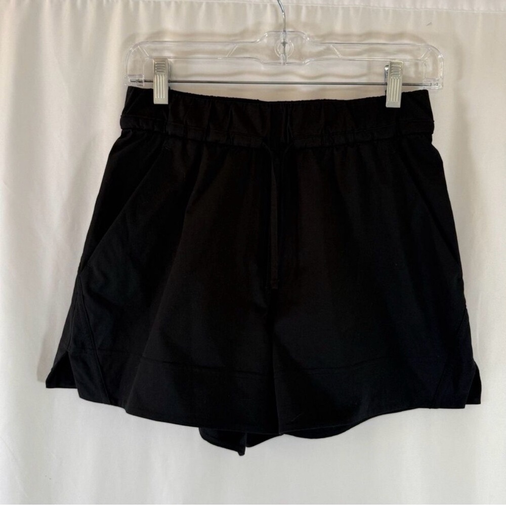 Lululemon Shorts Women's XS Black Pull On Drawstriing 3.5" Inseam Pockets